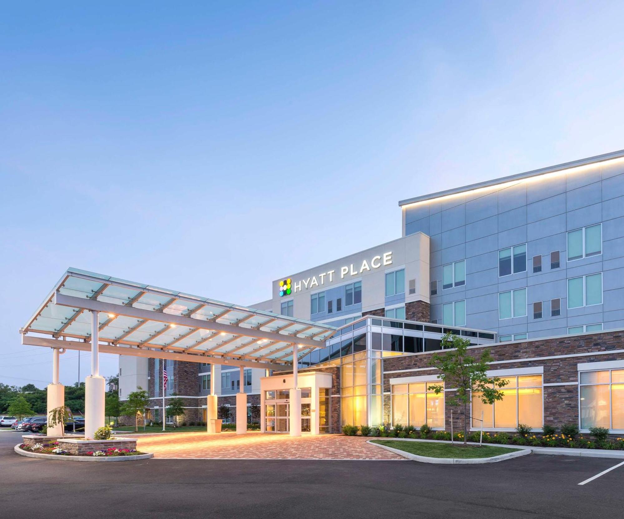 Hyatt Place Canton Lake Cable Экстерьер фото