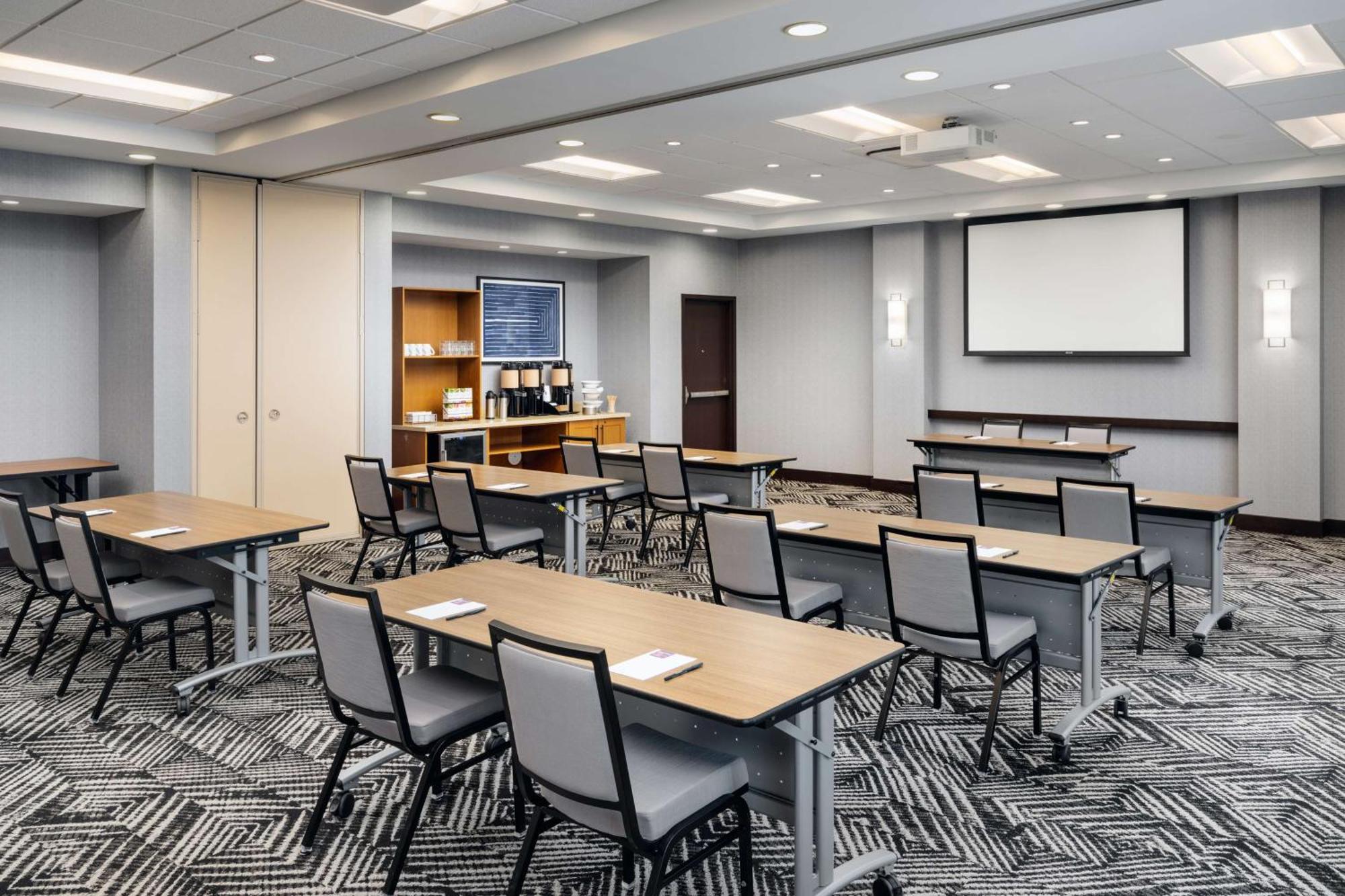 Hyatt Place Canton Lake Cable Экстерьер фото