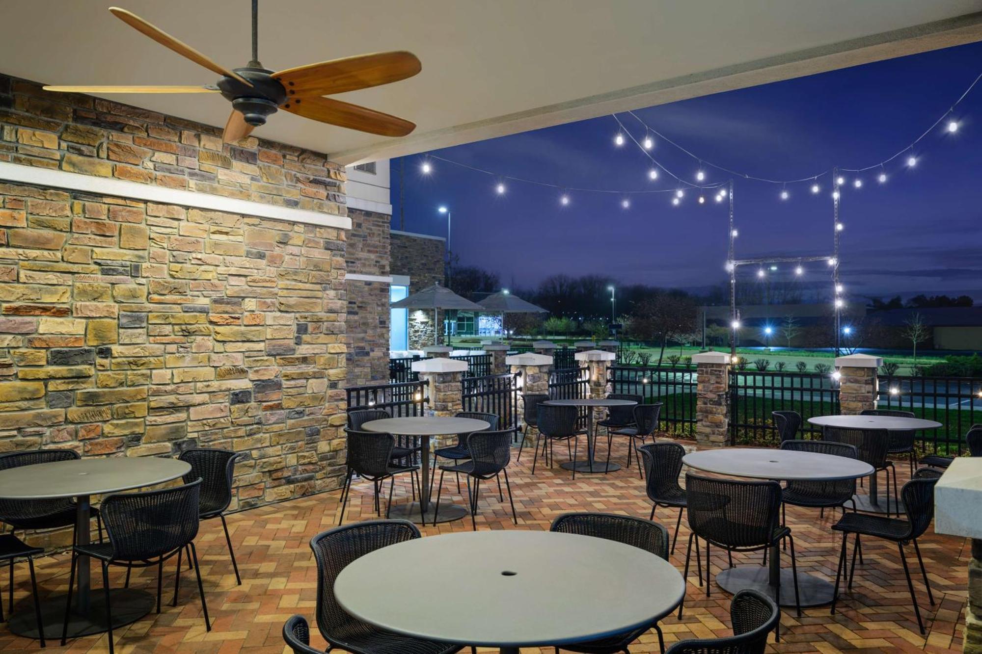 Hyatt Place Canton Lake Cable Экстерьер фото