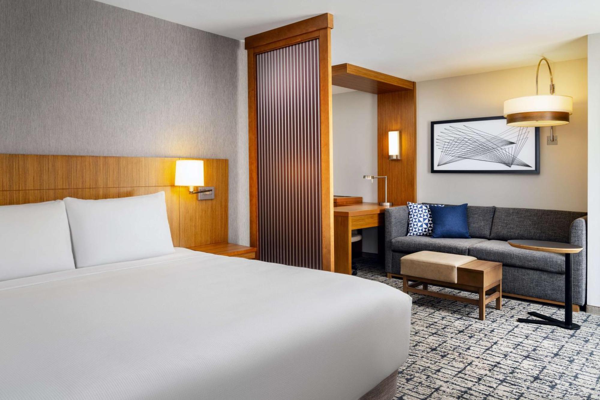 Hyatt Place Canton Lake Cable Экстерьер фото