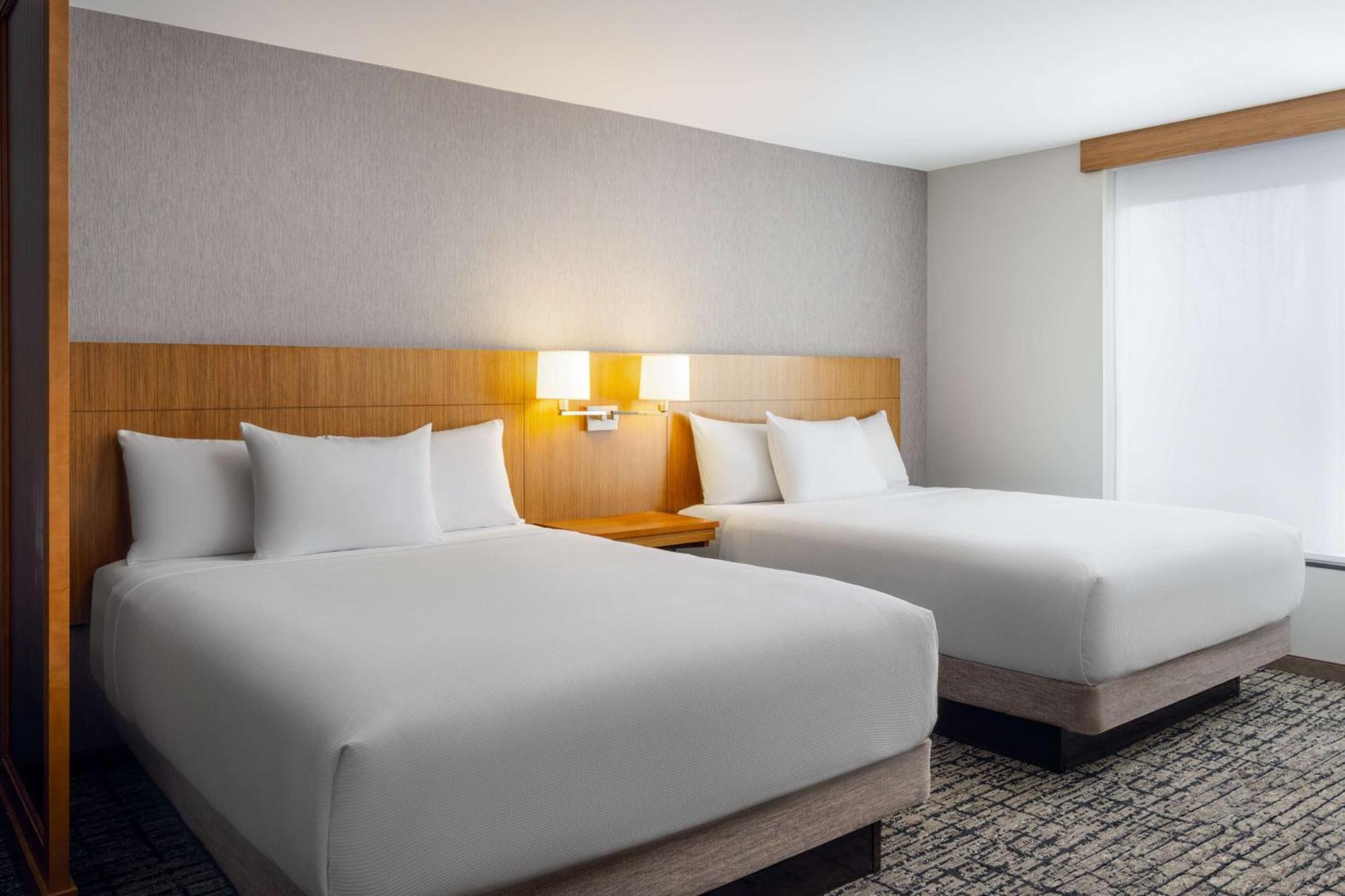 Hyatt Place Canton Lake Cable Экстерьер фото