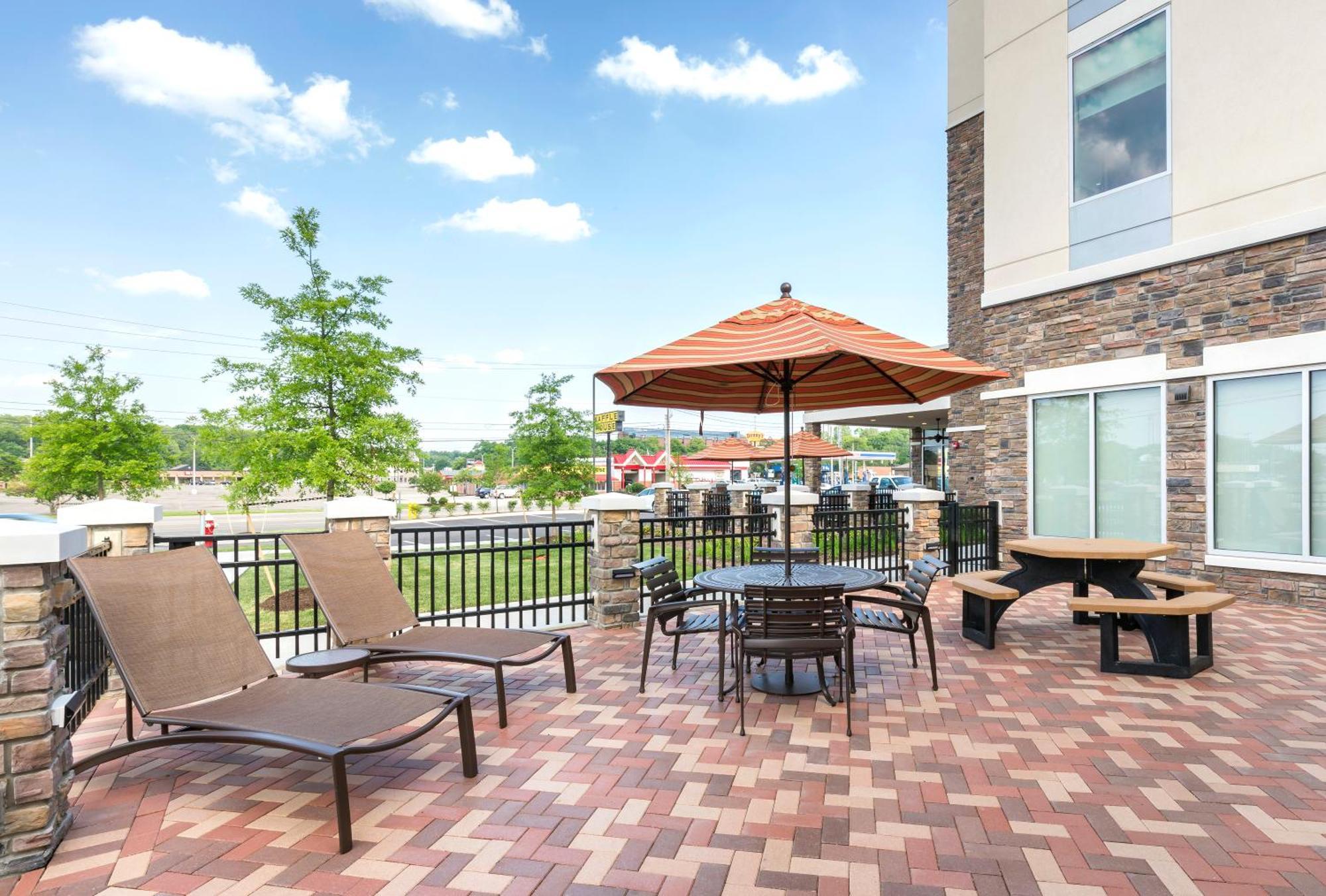 Hyatt Place Canton Lake Cable Экстерьер фото
