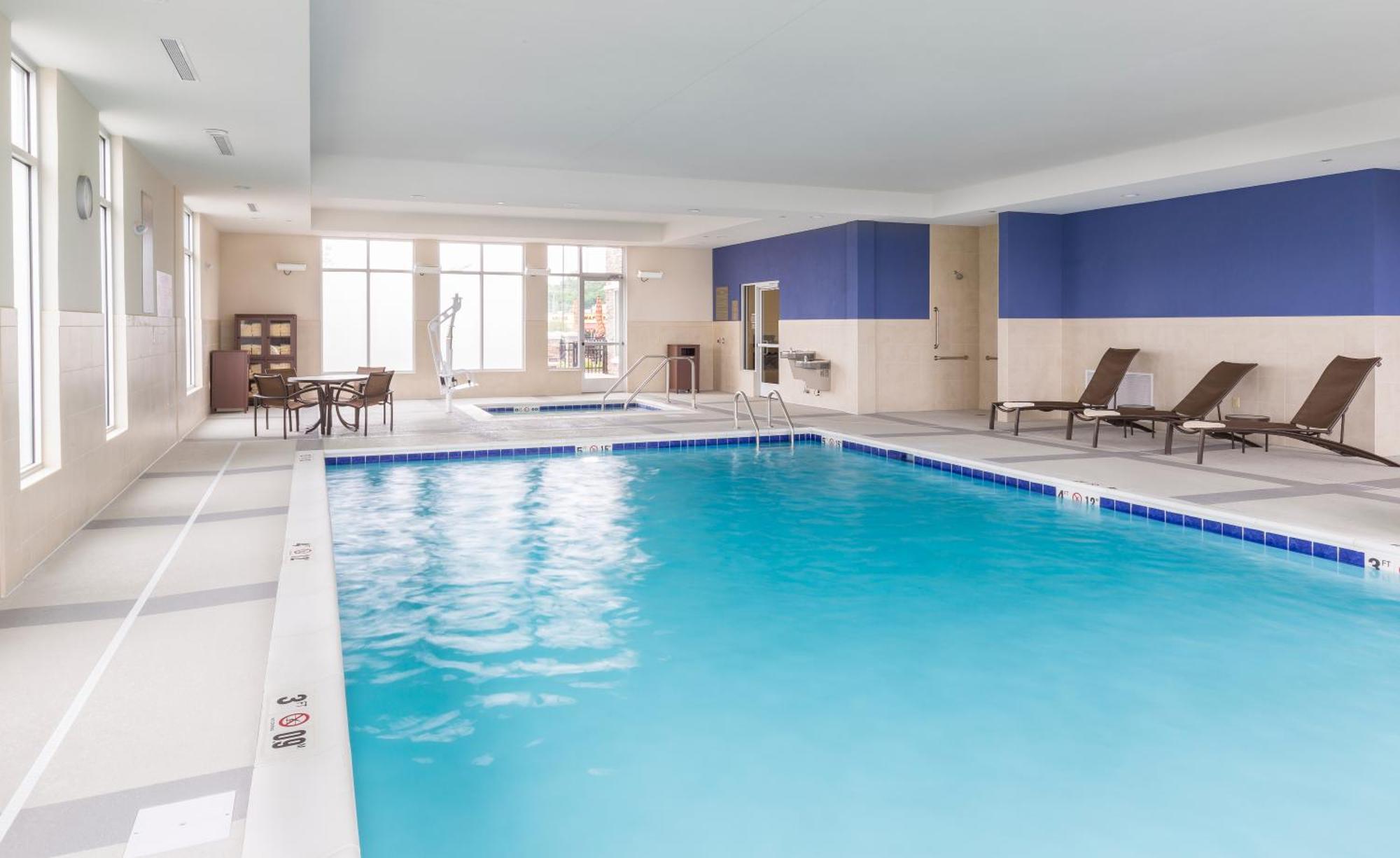 Hyatt Place Canton Lake Cable Экстерьер фото